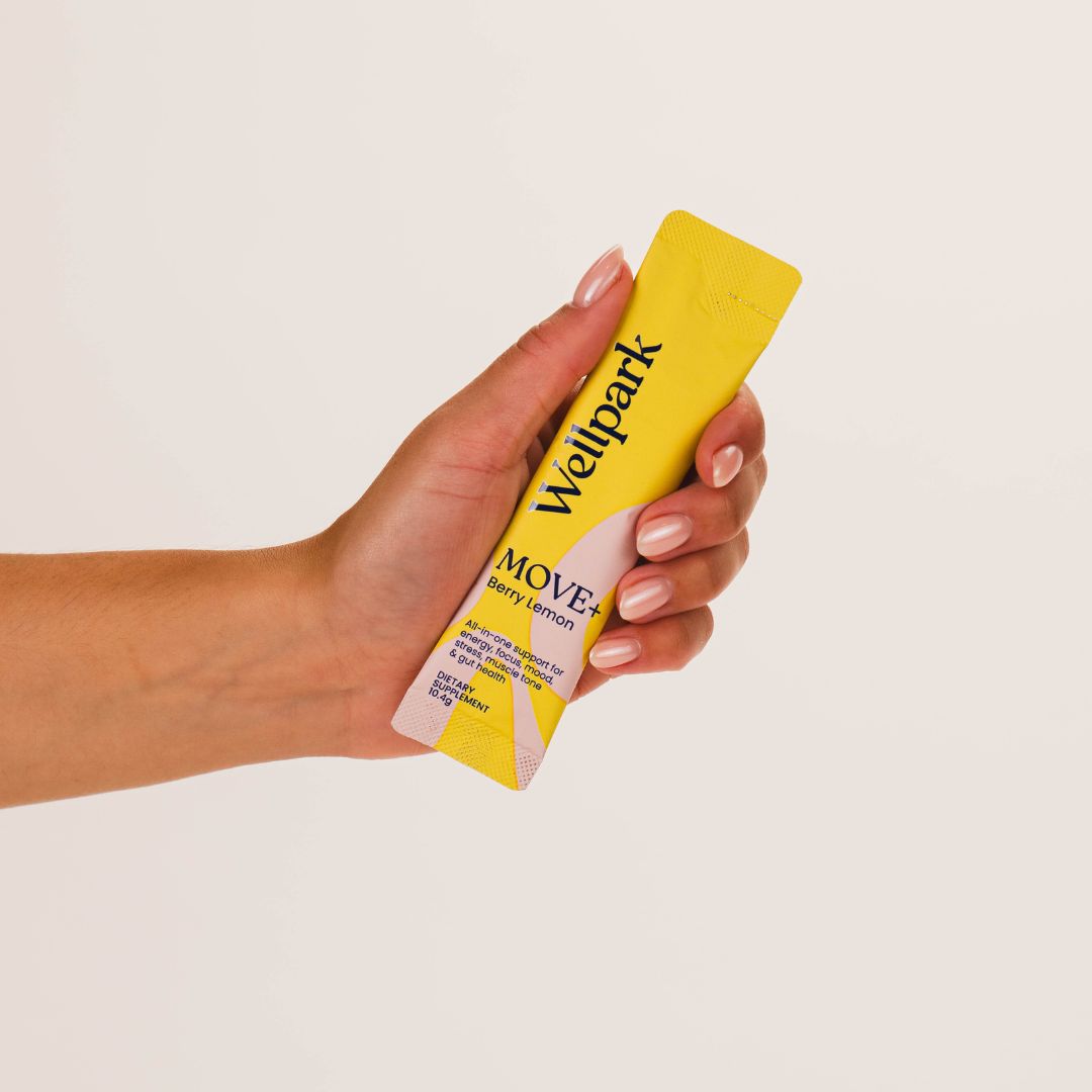 Hand holding Wellpark MOVE+ Berry Lemon sachet 
