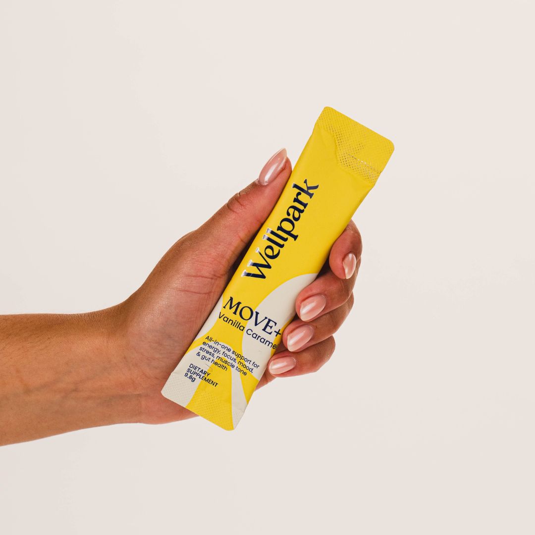 Hand holding Wellpark MOVE+ Vanilla Caramel sachet